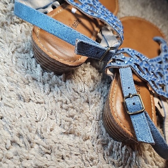 Zigi Soho Perforated Rhinestone Blue Sandals Shimmer Size 8.5 Womens B22 - Picture 5 of 9